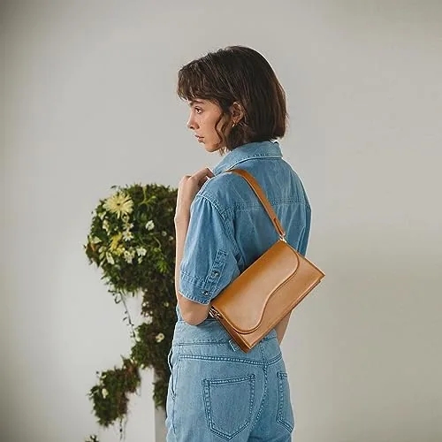 Shoulder Bag in Brown, view 3
